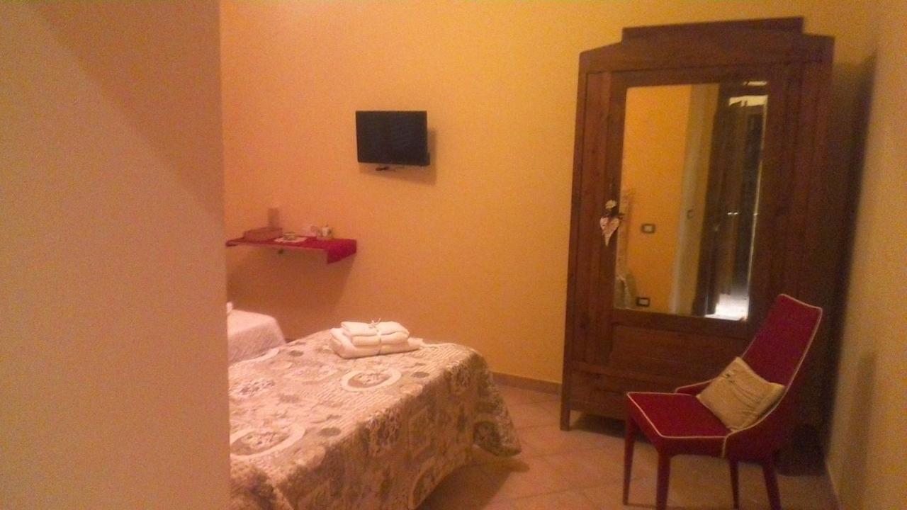 La Bella Ninfa Bed & Breakfast Sermoneta Bagian luar foto
